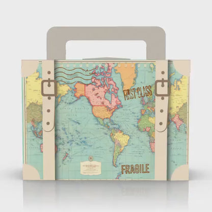 Caja para recuerdos de maleta con mapa vintage en colores pastel